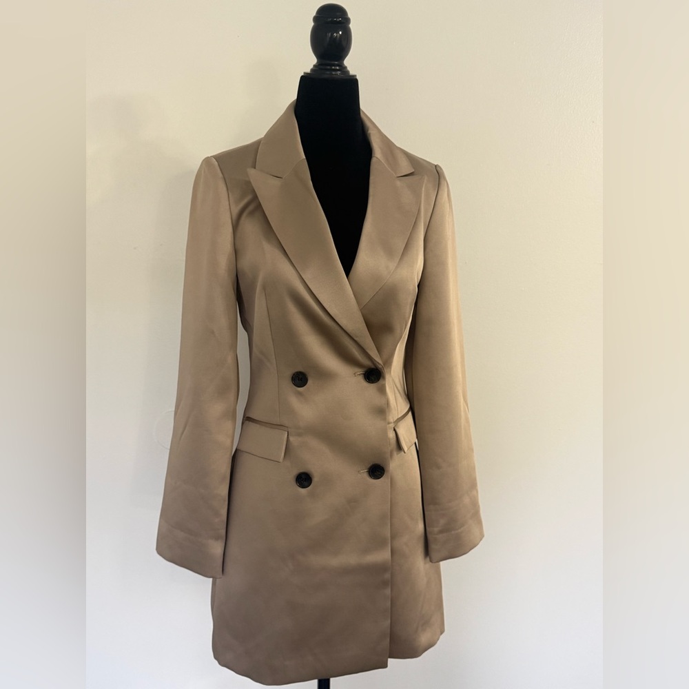 Elegant Tan Double-Breasted Women's Coat